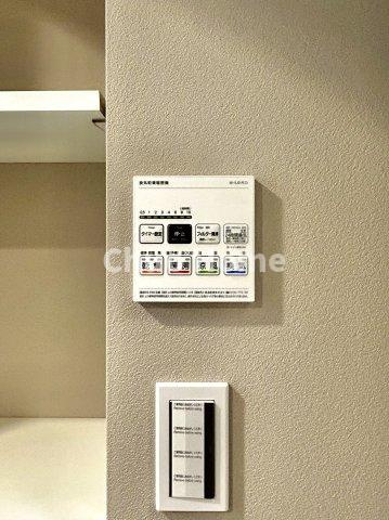 コスモ柴又駅前の内装|【浴室乾燥機】暖房・冷風・換気・乾燥が可能です。毎日を快適に過ごせるうれしい機能が揃っています。雨の日の洗濯物も安心です。