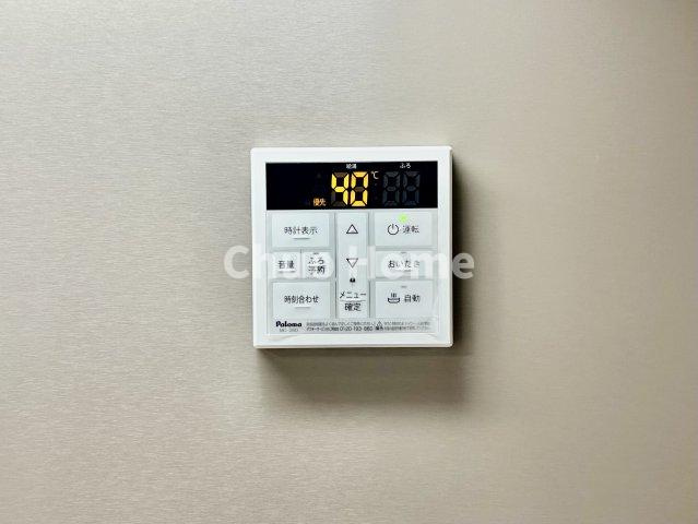 コスモ柴又駅前の発電・温水設備|【給湯リモコン】外での一日を忘れさせてくれるオートバス機能でお好みの湯量・温度に調整された浴槽。