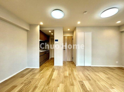 【居間・リビング】 | コスモ柴又駅前 | 【居間・リビング】「ＬＤＫは家族団らんをデザイン」広いＬＤＫでは家族が集まり一緒の時間を過ごせる工夫がされております。何気ない一日の当たり前のひとコマがいつか一生の宝物になります