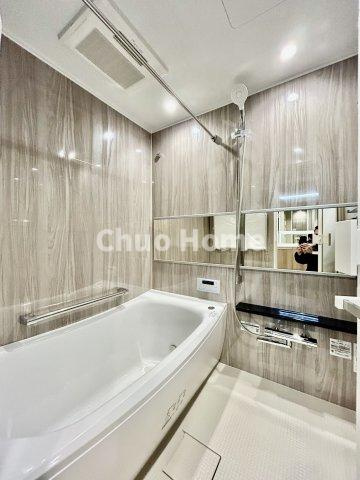 コスモ柴又駅前の浴室|【バスルーム】暖房換気乾燥機付きシステムバスルーム。暖房・冷風・換気・乾燥など、毎日を快適に過ごせるうれしい機能が揃っています。雨の日の洗濯物も安心です。