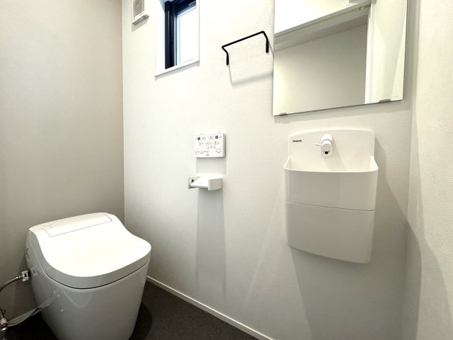 中央区二葉町3丁目　戸建のトイレ