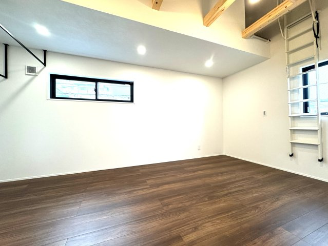 中央区二葉町3丁目　戸建の洋室