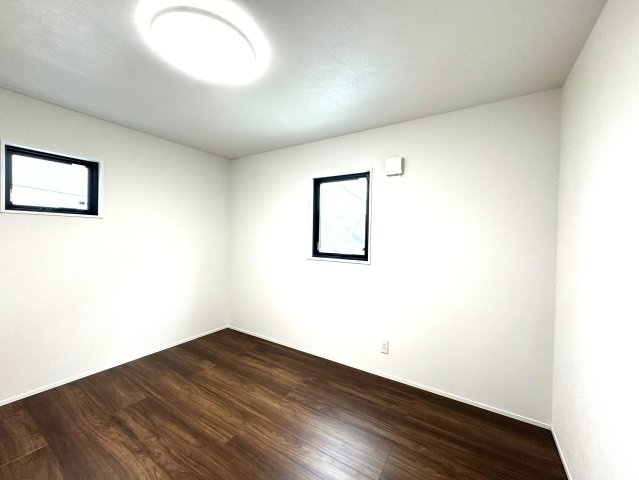 中央区二葉町3丁目　戸建の洋室