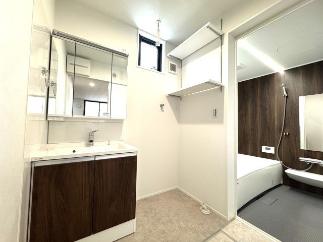 中央区二葉町3丁目　戸建の独立洗面台