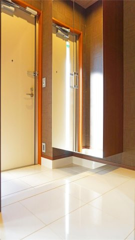 ヒルズレジデンシャルFの玄関