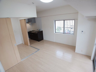 【居間・リビング】 | アンドーバーテラス識名（Ｄ） | 使いやすい居間です