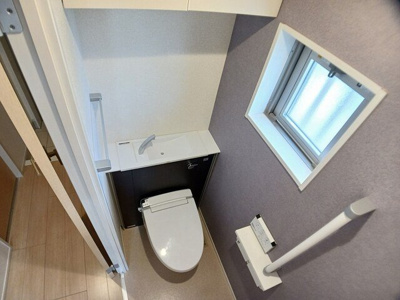 【トイレ】 | アンドーバーテラス識名（Ｄ） | 落ち着いた色調のトイレです