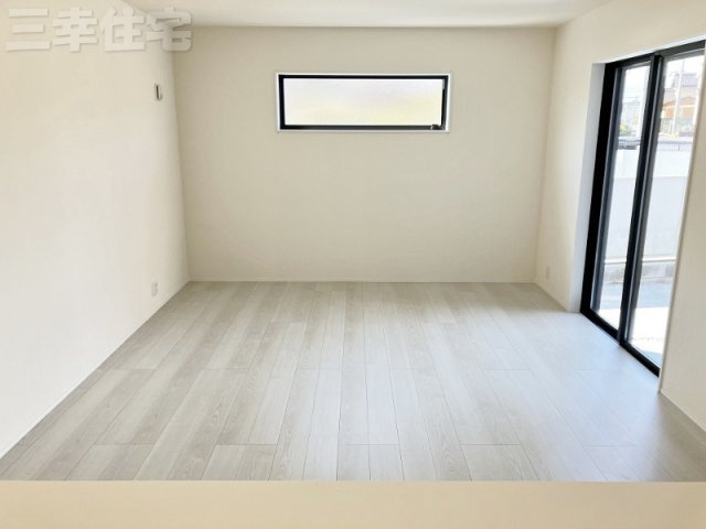 碧南市善明町の居間・リビング|家具の配置に困らない使い勝手のいいリビング