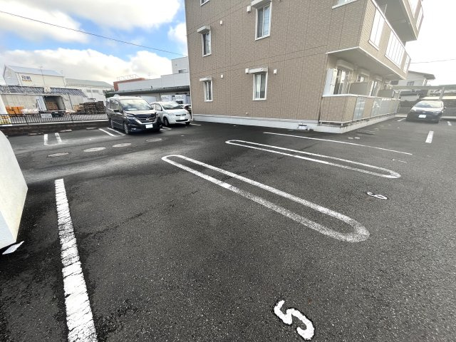 ライジングサンⅢの駐車場