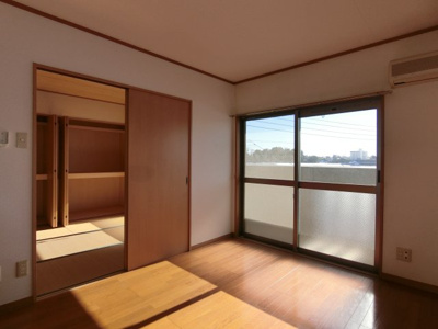 【居間・リビング】 | ユーミーハヤミズ | 南側洋室