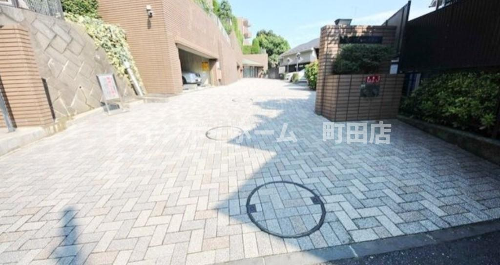 グローリア初穂大倉山※初期費用分割あと払いサービス利用可能物件の駐車場