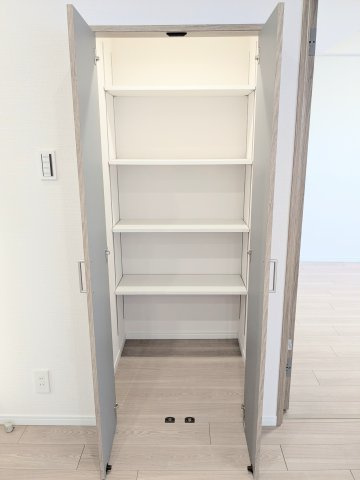 ロイヤルステージ浅草の収納|～リビング内の収納写真～