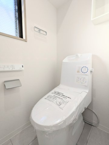 ロイヤルステージ浅草のトイレ|～吊戸棚付きのトイレ写真～