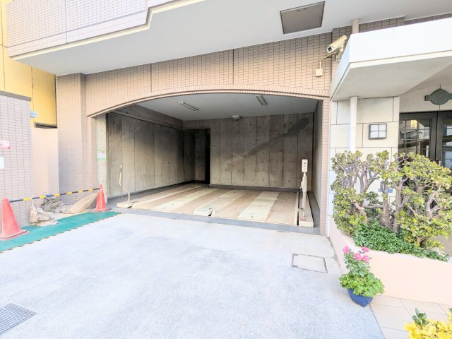 ロイヤルステージ浅草の駐車場|～敷地内駐車場 写真～