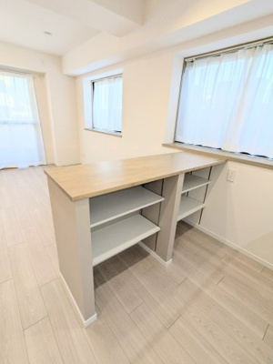 【収納】 | ロイヤルステージ浅草 | ～キッチン裏のカップボード写真～