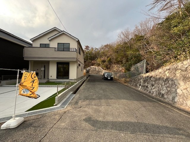 【前面道路含む現地写真】の画像