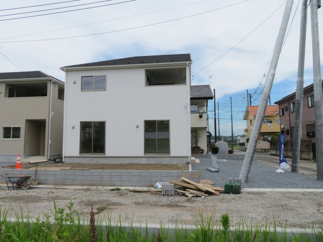 高崎市吉井町下長根第3（全4棟）1号棟の前面道路含む現地写真
