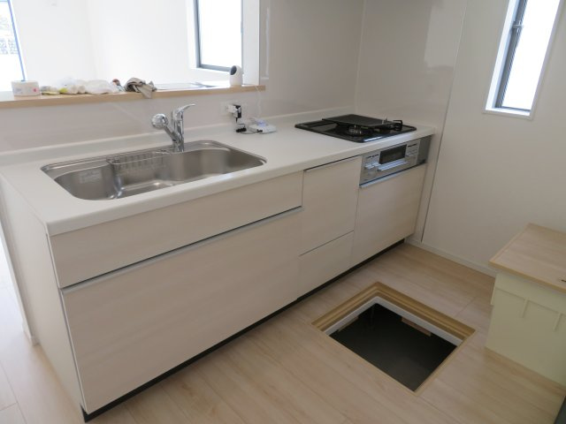 高崎市吉井町下長根第3（全4棟）1号棟のキッチン|美味しいごはんを作っている時もリビングと一体感を持ち、家族との時間を楽しく過ごせる対面キッチンです(^^♪
