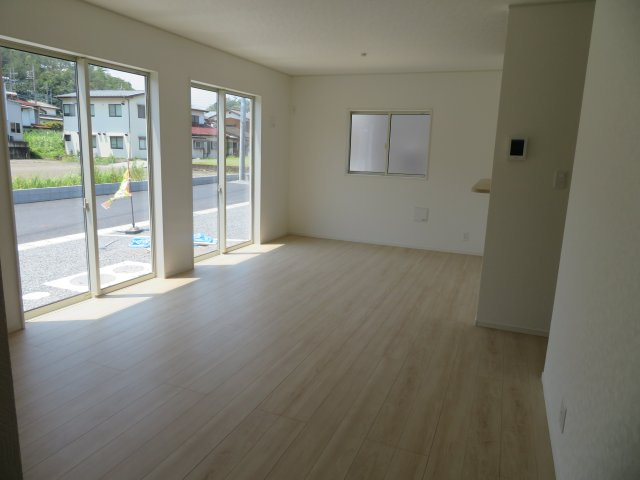 高崎市吉井町下長根第3（全4棟）2号棟の居間・リビング