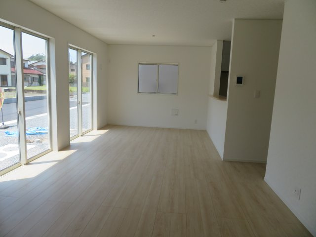 高崎市吉井町下長根第3（全4棟）2号棟の居間・リビング