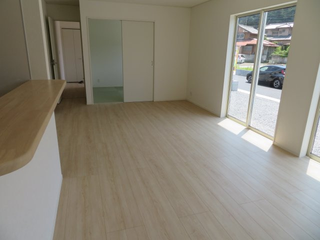 高崎市吉井町下長根第3（全4棟）2号棟の居間・リビング