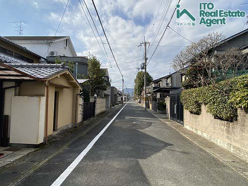 上賀茂畔勝町 古家付 土地の前面道路含む現地写真