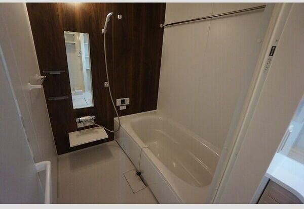 アヴァンセ加納の浴室