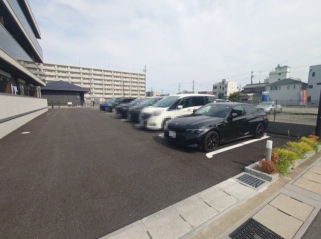 アヴァンセ加納の駐車場