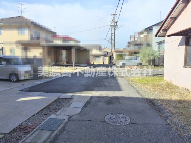 ６６３３３　岐阜市領下土地の前面道路含む現地写真