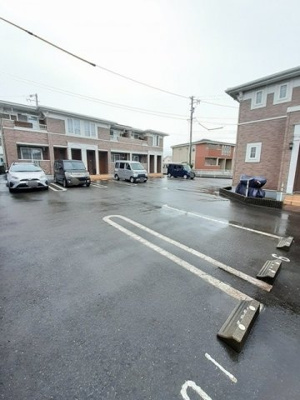 【駐車場】 | ノーブル郷東Ａ | 駐車場に車を止められます