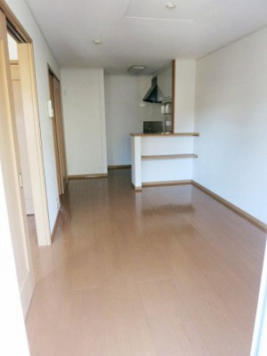 【居間・リビング】 | シャンポワール舞木Ａ | ゆったりとした居間です