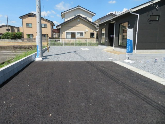 高崎市吉井町下長根第3（全4棟）4号棟の前面道路含む現地写真