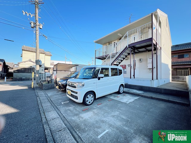 メイゾン美田の駐車場