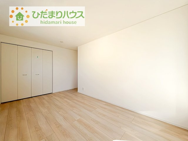 【洋室】 | 土浦市小岩田東第4　新築戸建　1号棟 | 広めの主寝室は、ベッドの他にもパソコンデスクやドレッサーなども置けちゃいます(*^-^*)