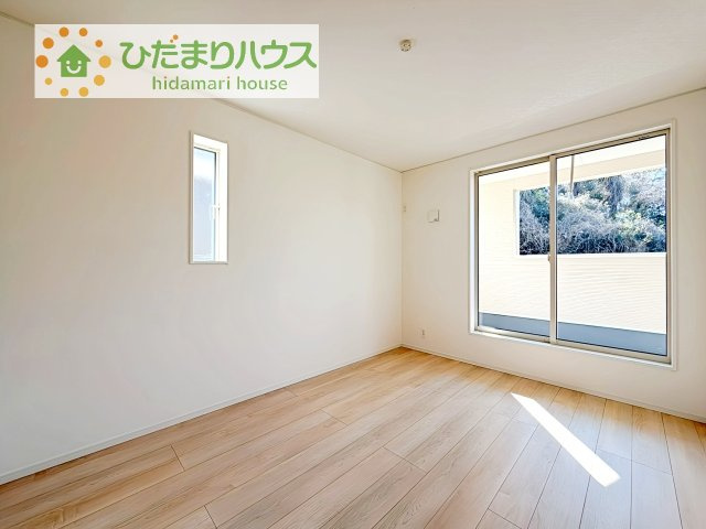 【洋室】 | 土浦市小岩田東第4　新築戸建　1号棟 | バルコニーに面した明るい洋室☆彡
