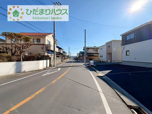 【前面道路含む現地写真】 | 土浦市小岩田東第4　新築戸建　1号棟 | 前面道路幅8ｍ☆車の出入りもラクラクできちゃいます(^^♪