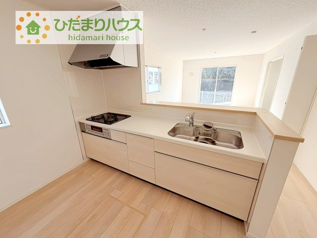 【キッチン】 | 土浦市小岩田東第4　新築戸建　1号棟 | 3口コンロでお料理する時間も短くなりそうですね(*‘∀‘)