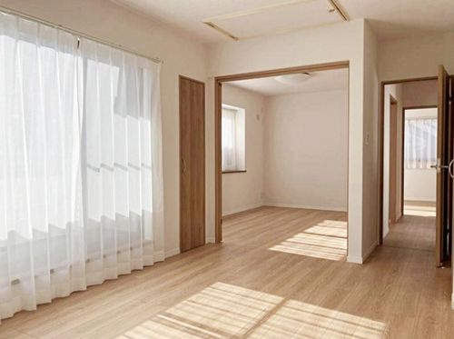 【居間・リビング】 | 【仲介手数料０円】座間市入谷東2丁目　中古一戸建て | 座間市入谷東2丁目　中古一戸建て