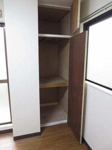 横浜市金沢区六浦５丁目の賃貸マンションの収納