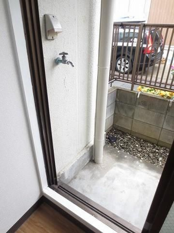 横浜市金沢区六浦５丁目の賃貸マンションのバルコニー