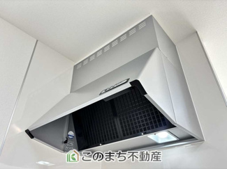 【キッチン】 | ハートフルタウン栃木市片柳町1丁目1029番　A号棟 | お料理の匂いもスッキリ♪シンプルデザインで掃除も簡単‼