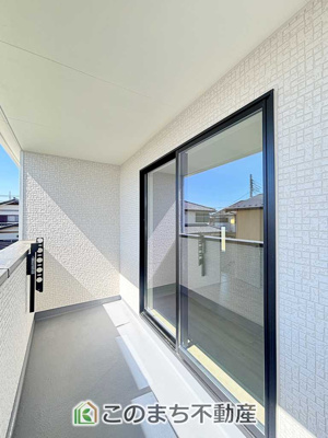 【バルコニー】 | ハートフルタウン栃木市片柳町1丁目1029番　A号棟 | 南向きの大型バルコニーは陽当り良好で、たっぷりのお洗濯物もよく乾きます！
さらにインナーバルコニーなので雨の日でも安心してお出かけできますね♪