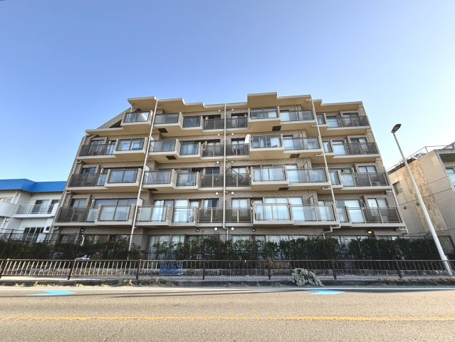 ライオンズマリンビュー逗子海岸の外観