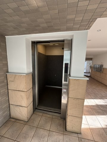 ライオンズマリンビュー逗子海岸のエントランス