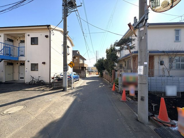 【前面道路含む現地写真】 | 西東京市東町1丁目　新築一戸建住宅　全3棟　(保谷店) | 公園にも近く、緑豊かな落ち着いた住環境です。