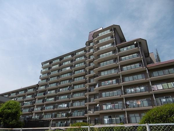 ローレルハイツ千里四号棟の外観パース