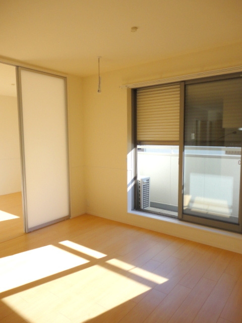 メゾン　プードルの居間・リビング|日当たり良好の角部屋です♫