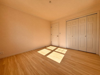 【洋室】 | 千葉市若葉区小倉台5丁目　中古戸建 | 収納豊富で季節ごとにお洋服の入れ替えもできてスッキリします！