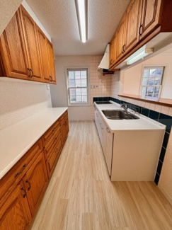 【キッチン】 | 千葉市若葉区小倉台5丁目　中古戸建 | 電子レンジなど各家電やインテリアなどが置ける嬉しいカップボード設備付き♪