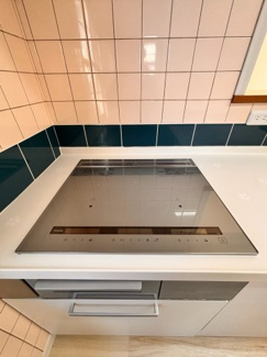 【キッチン】 | 千葉市若葉区小倉台5丁目　中古戸建 | お掃除がラクラクなIHコンロとお料理に欠かせないグリル付き！